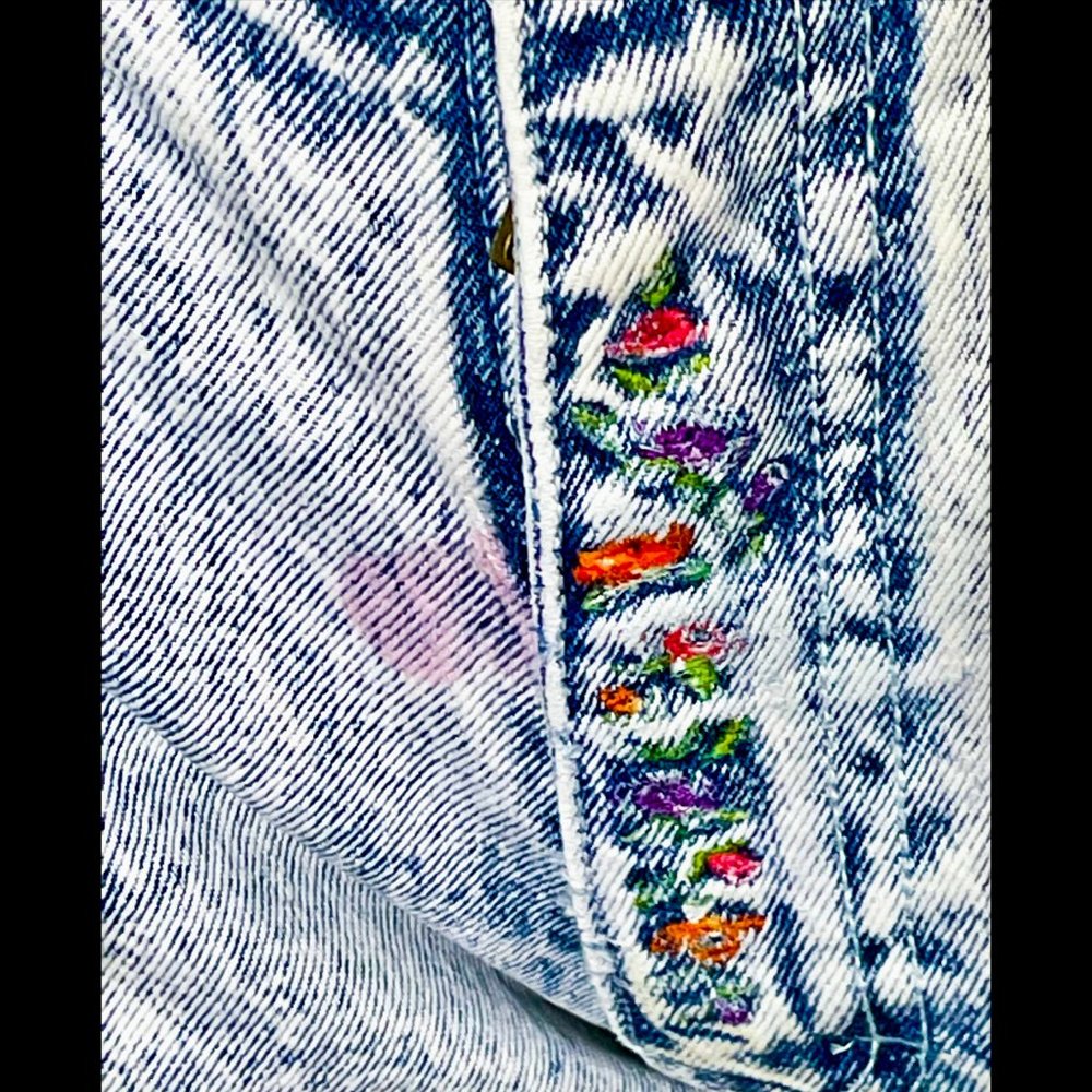 ⭐️HP⭐️VTG▪️FILIPPO-TOTTI▪️Floral Embroidered Distressed Acid Wash Denim Shorts - Picture 13 of 14